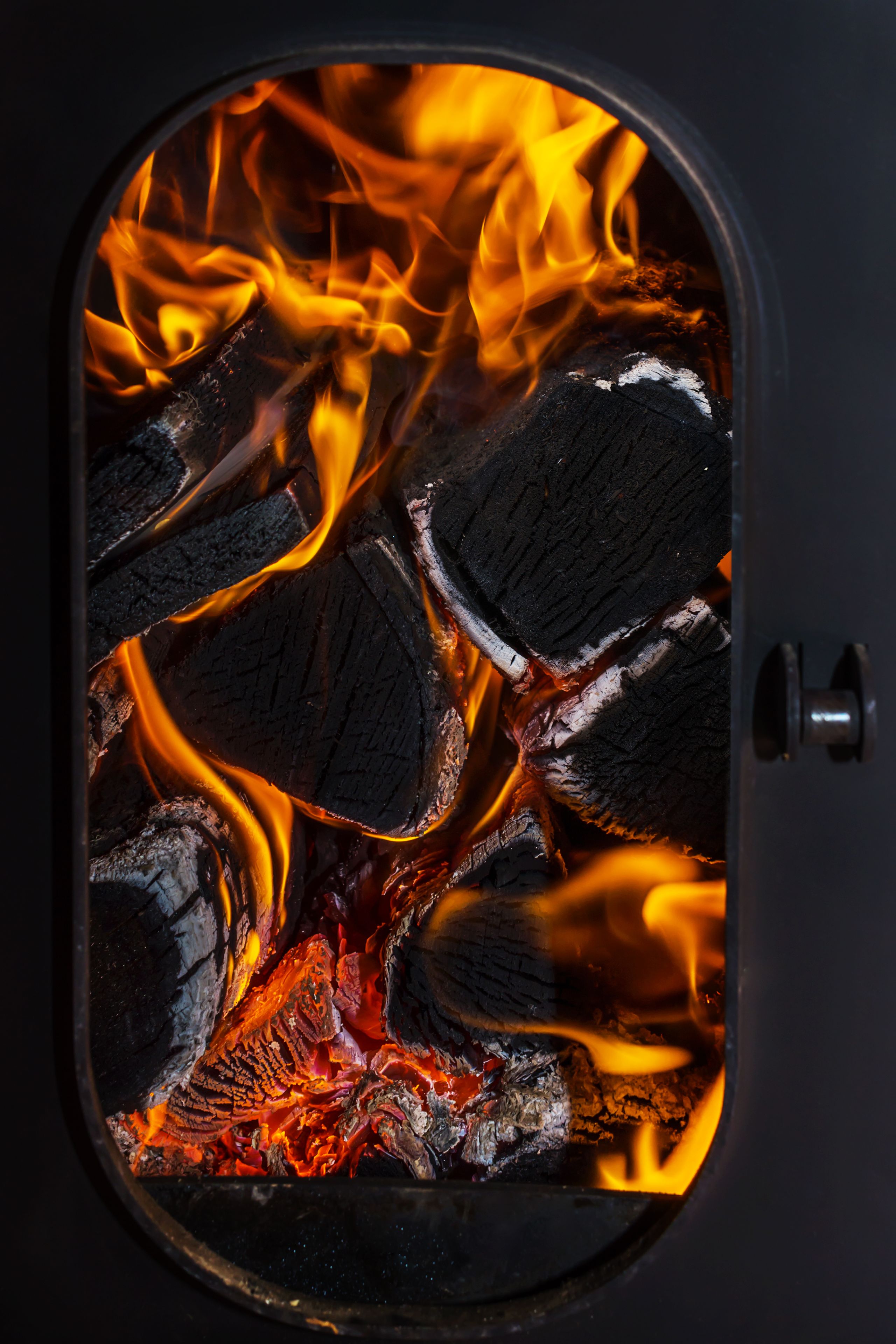 Burning logs in a stove
